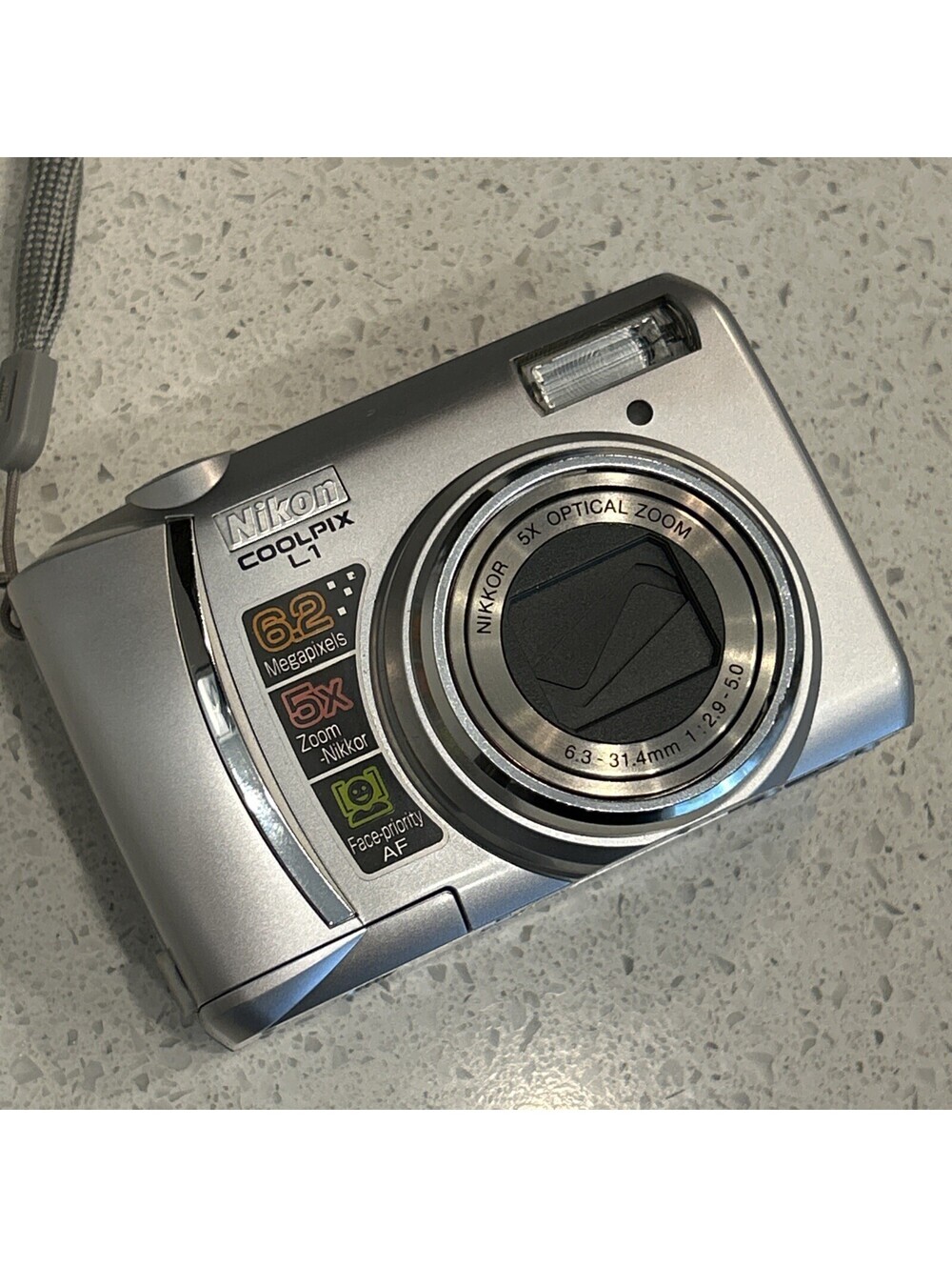 Nikon COOLPIX L1 6.2MP Digital Camera Black 5X Zoom Parts or Repair Only
